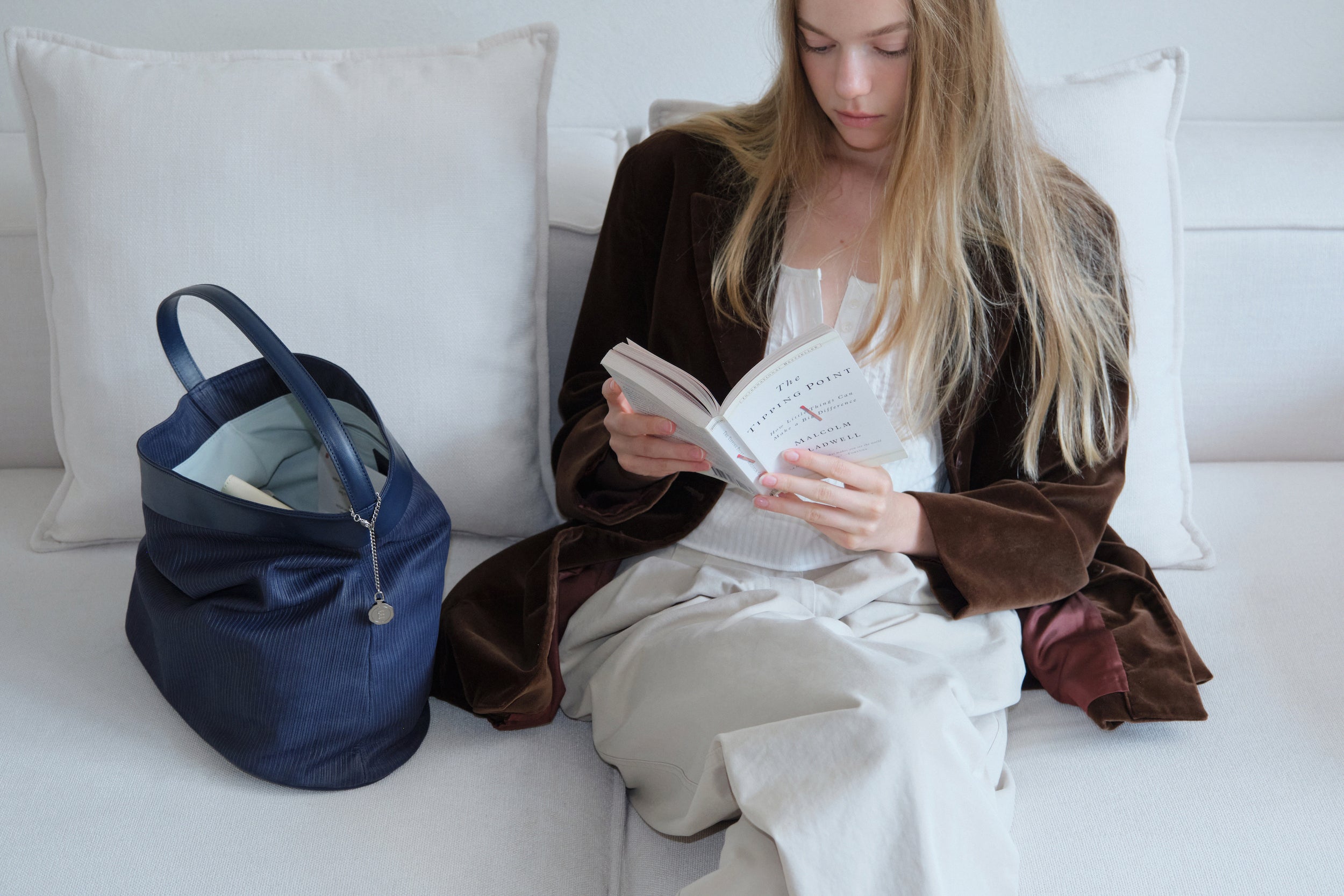 【美品】minitmute ハンドバッグ minitmute(ミニットミュート)の商品一覧 - 海外通販のBUYMA